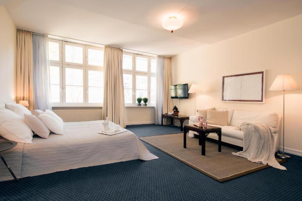 Aparthotel Living Am Carlsplatz 4*