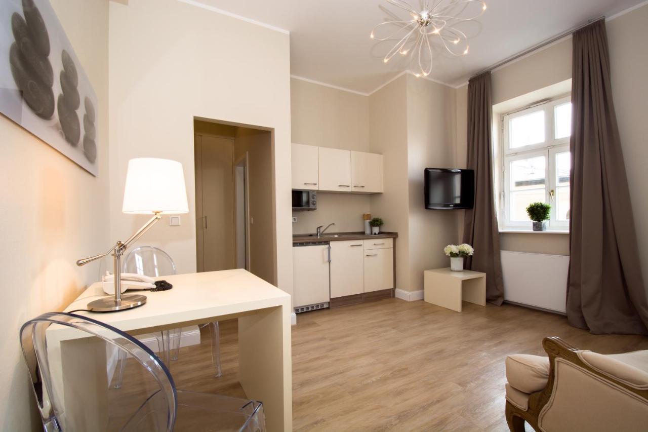 Living Am Carlsplatz Aparthotel 4*